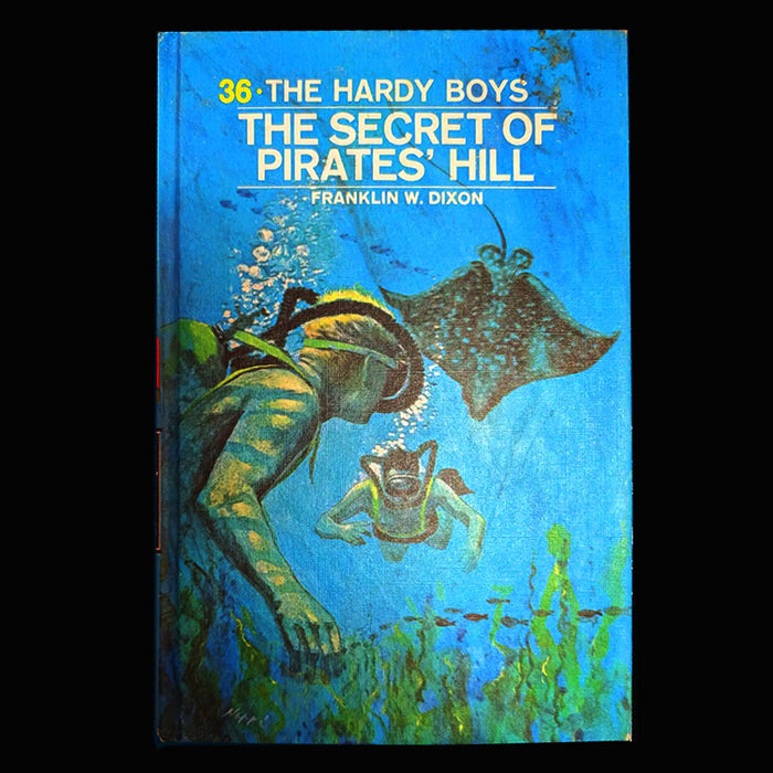 36 The Secret of Pirates' Hill (1956/1972-YN): Hardy Boys Book Blue-Back image 0