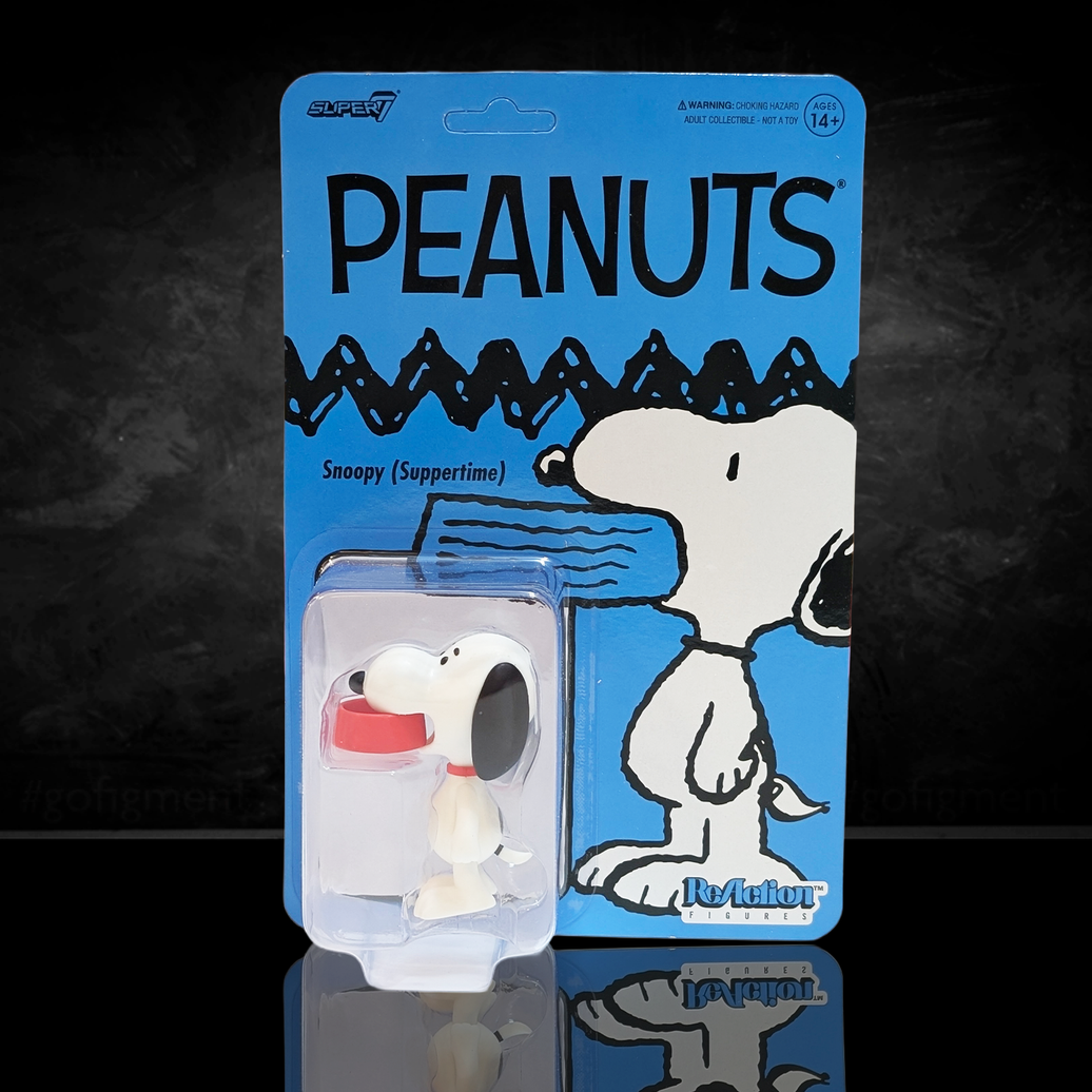 Peanuts Snoopy figure in packaging with blue background