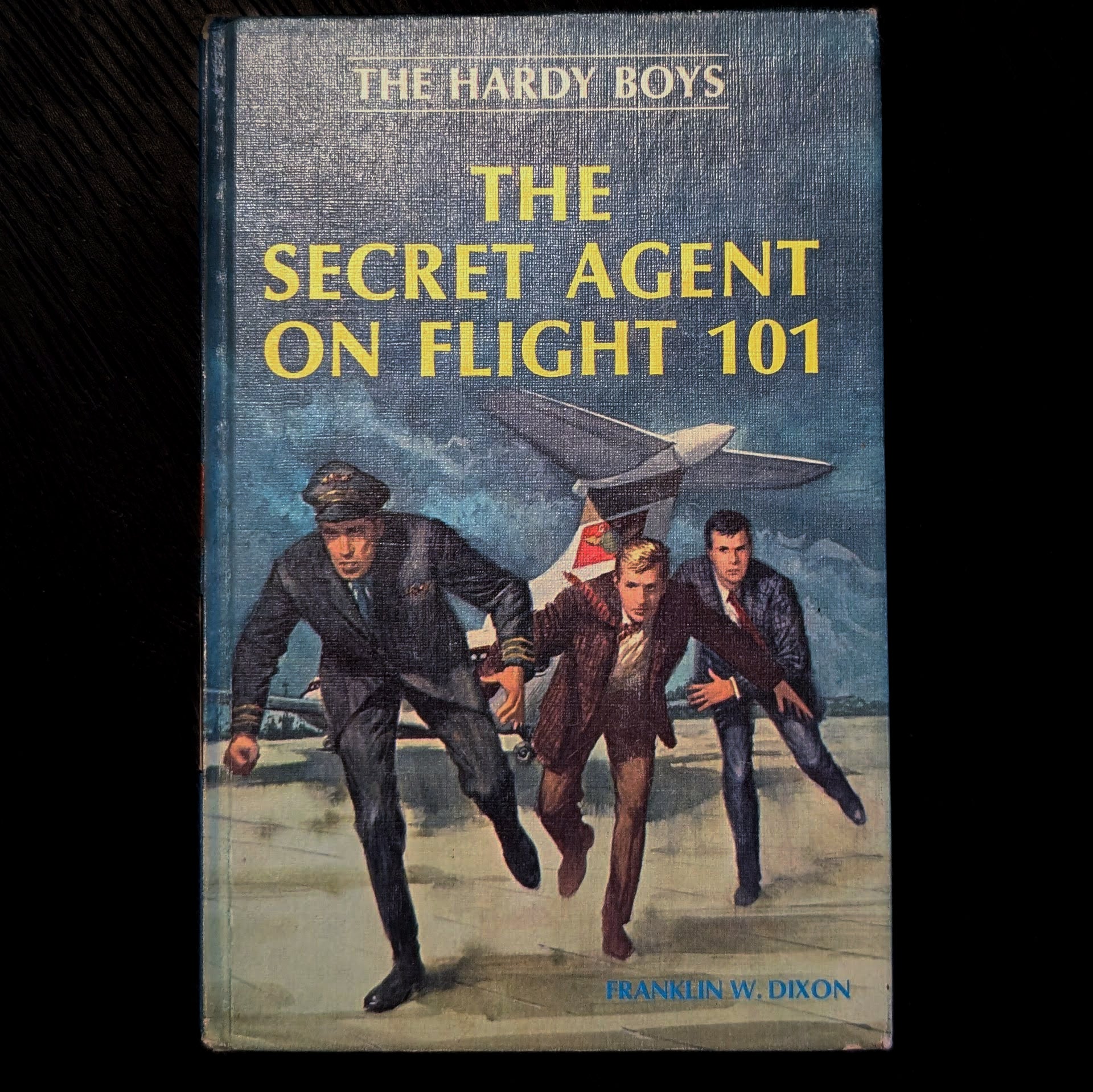 46 The Secret Agent on Flight 101 (1967):  Vintage Hardy Boys Book Blue-Back image 0
