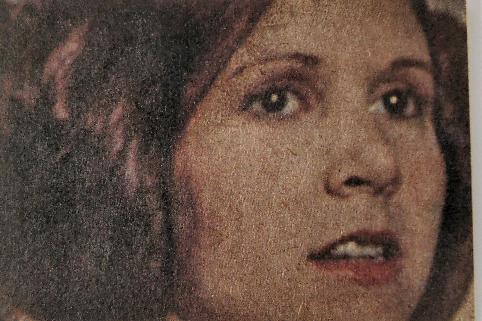 Close-up of 1977 Topps Star Wars Yellow Series 3 trading card featuring Princess Leia face portrait
