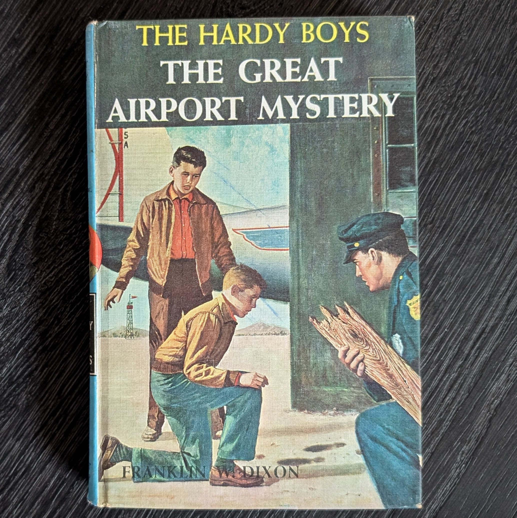 09 The Great Airport Mystery (1930-BE):  Vintage Hardy Boys Book Blue-Bac image 0