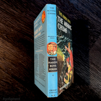 04 The Missing Chums (1962): 🕵🏻Vintage Hardy Boys Book Blue-Back image 1