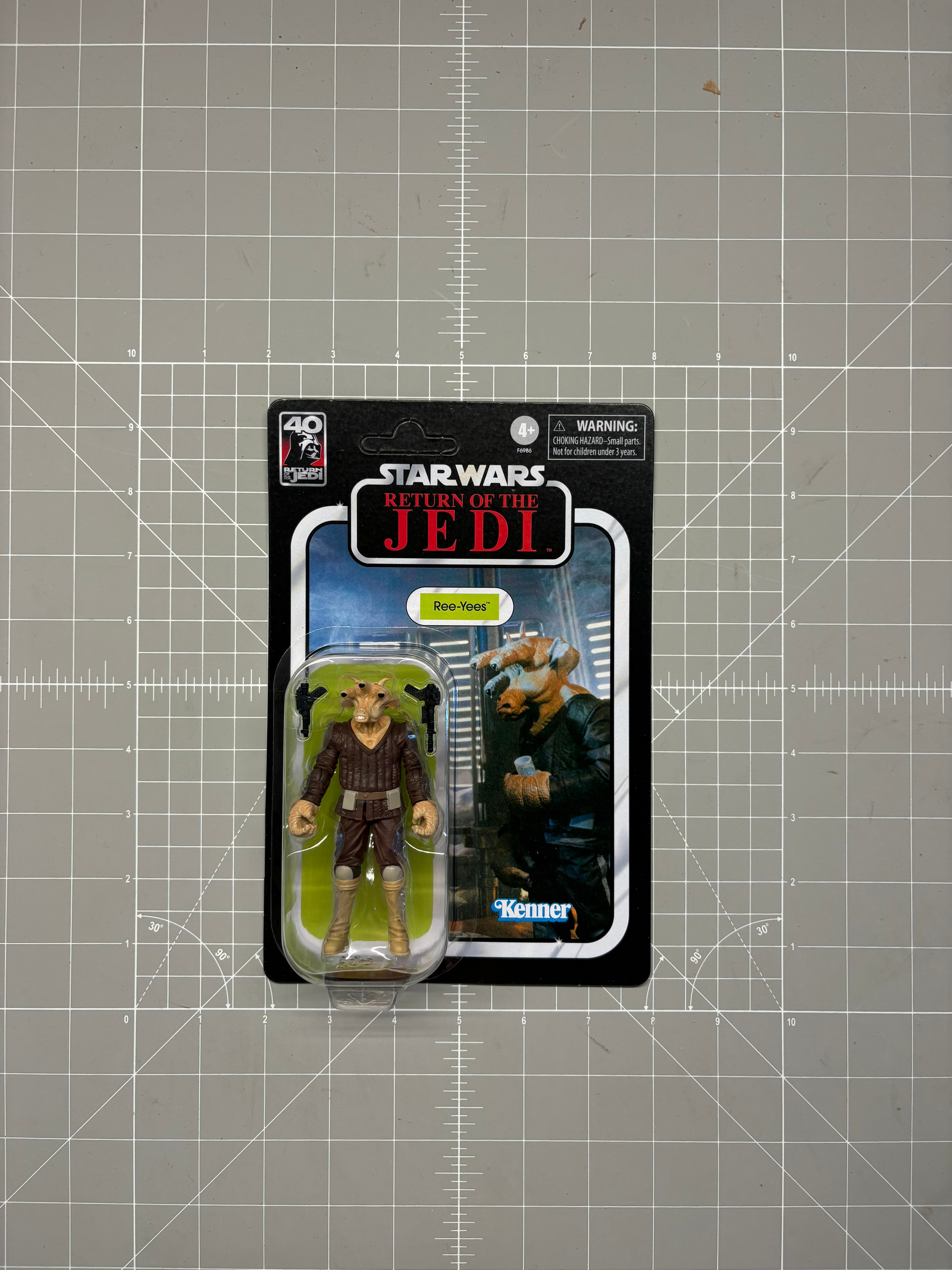 Ree-Yees 1:18 | 3.75" Star Wars The Vintage Collection Action Figure VC-137 Kenner packaged figure