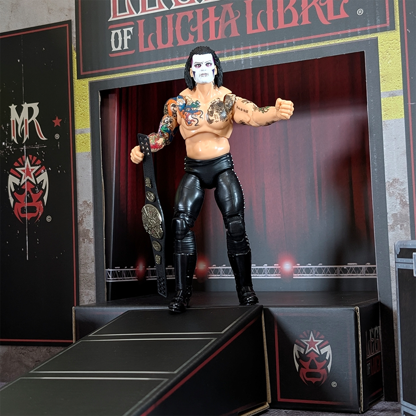 Diorama Legends of Lucha Libre Premium 1:12 Scale 6" Wrestling Backdrop by Boss Fight Studio Llc, masked wrestler with belt