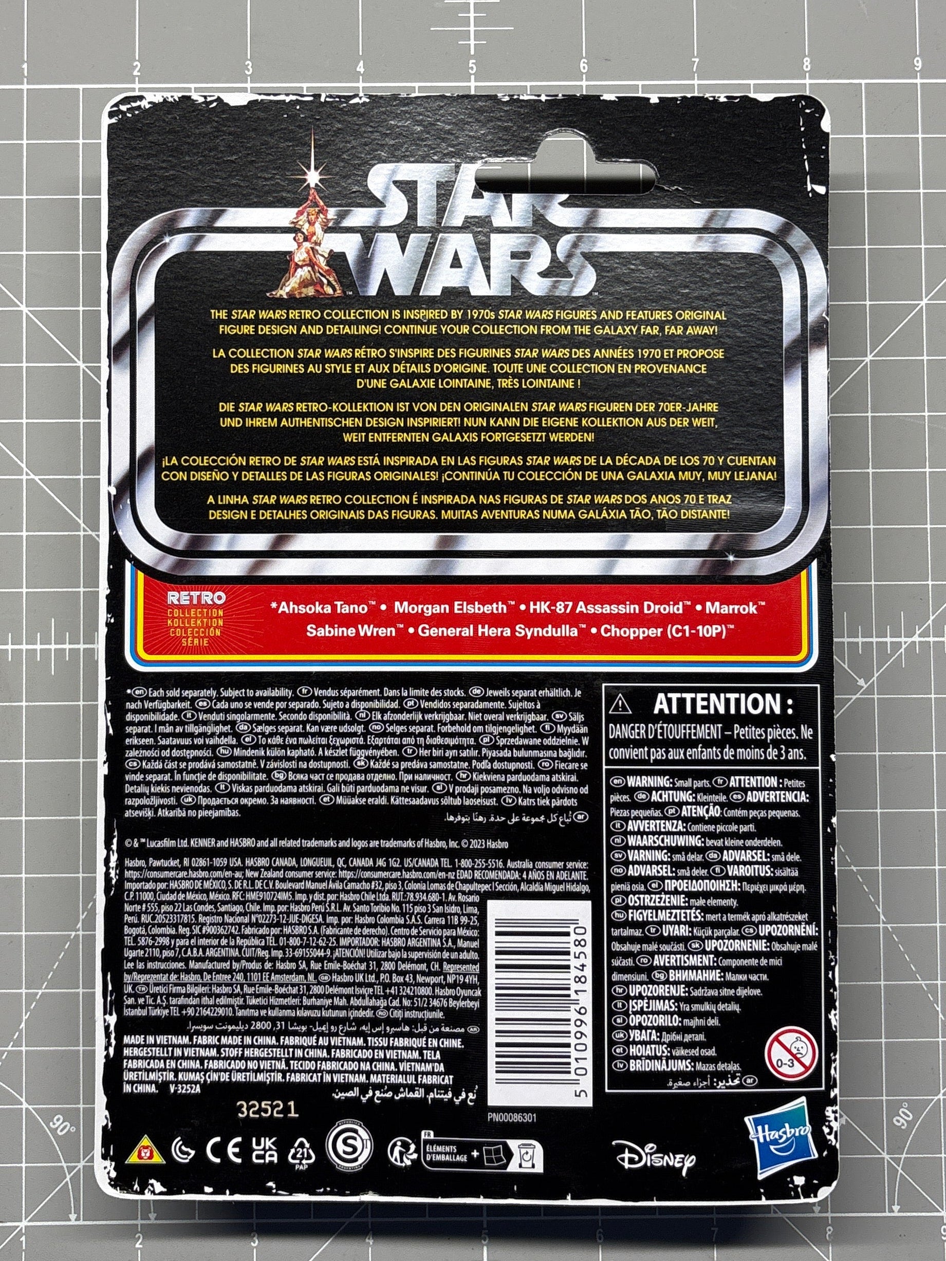 Ahsoka Tano Star Wars Retro Collection Action in case Scale Ahsoka Kenner packaging back