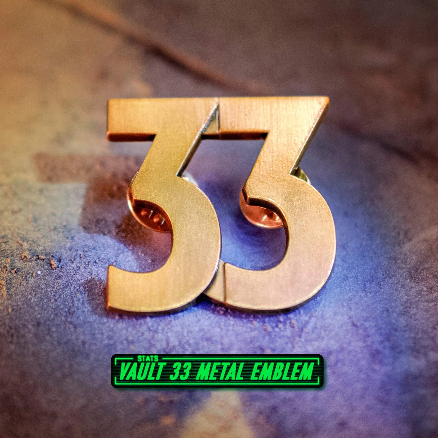 Fallout - Lucy's Dwellers Kit: Exclusive Vault 33 Collector's Box Set Vault 33 metal emblem by Doctor Collector mint condition
