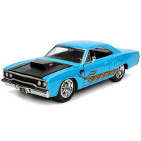Go Figment Hollywood Rides 1970 Plymouth Road Runner 1:24 die-cast vehicle with Road Runner artwork on blue car