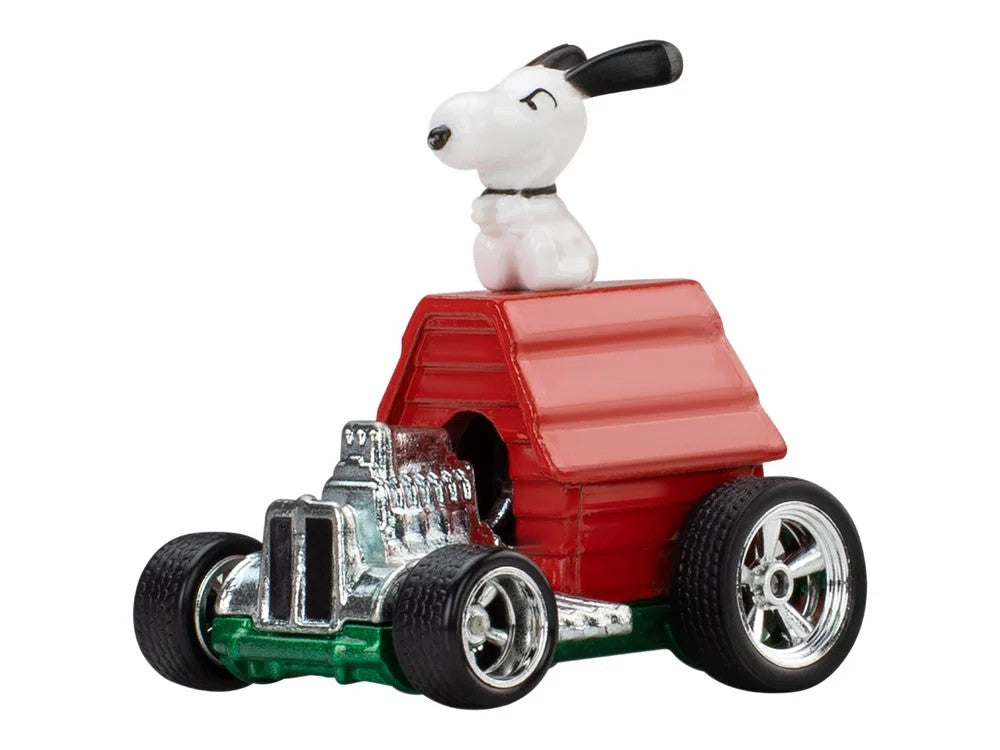 Mattel Peanuts Hot Wheels 1:64 scale die-cast model featuring Snoopy on red doghouse car with chrome engine