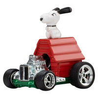 Mattel Peanuts Hot Wheels 1:64 scale die-cast model featuring Snoopy on red doghouse with chrome engine and wheels