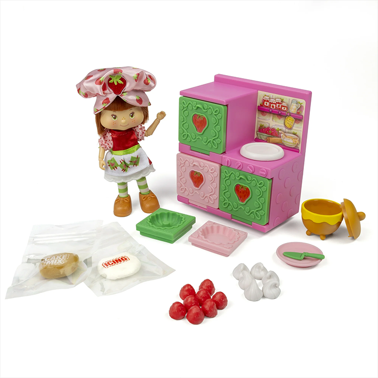 Loyal Subjects Strawberry Shortcake 5.5-inch doll with Berry Bake Shoppe playset and baking accessories