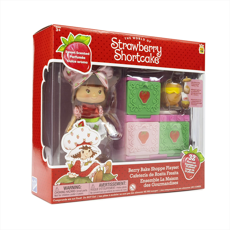 Loyal Subjects Strawberry Shortcake 5.5-inch doll and Berry Bake Shoppe playset with oven and baking accessories