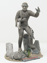 Atlantis Glow in the Dark Mummy Model Kit 1/8 Scale Aurora Tooling USA Made with weathered mummy and tombstone scene