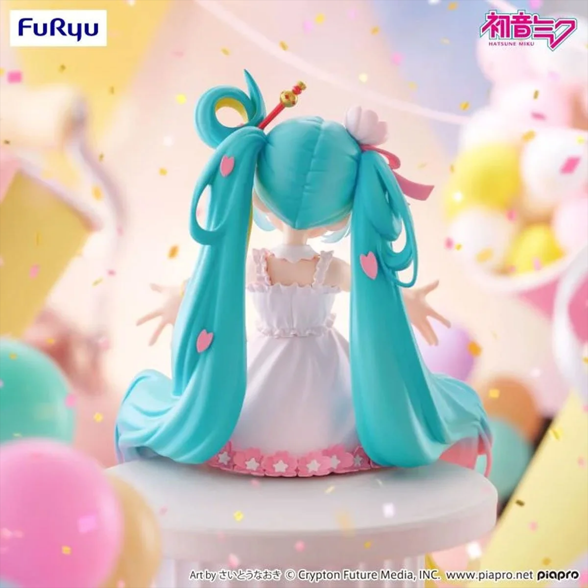 Hatsune Miku 10th Anniversary Noodle Stopper Statue FuRyu by Banpresto showing figure from back in white dress with turquoise twin tails