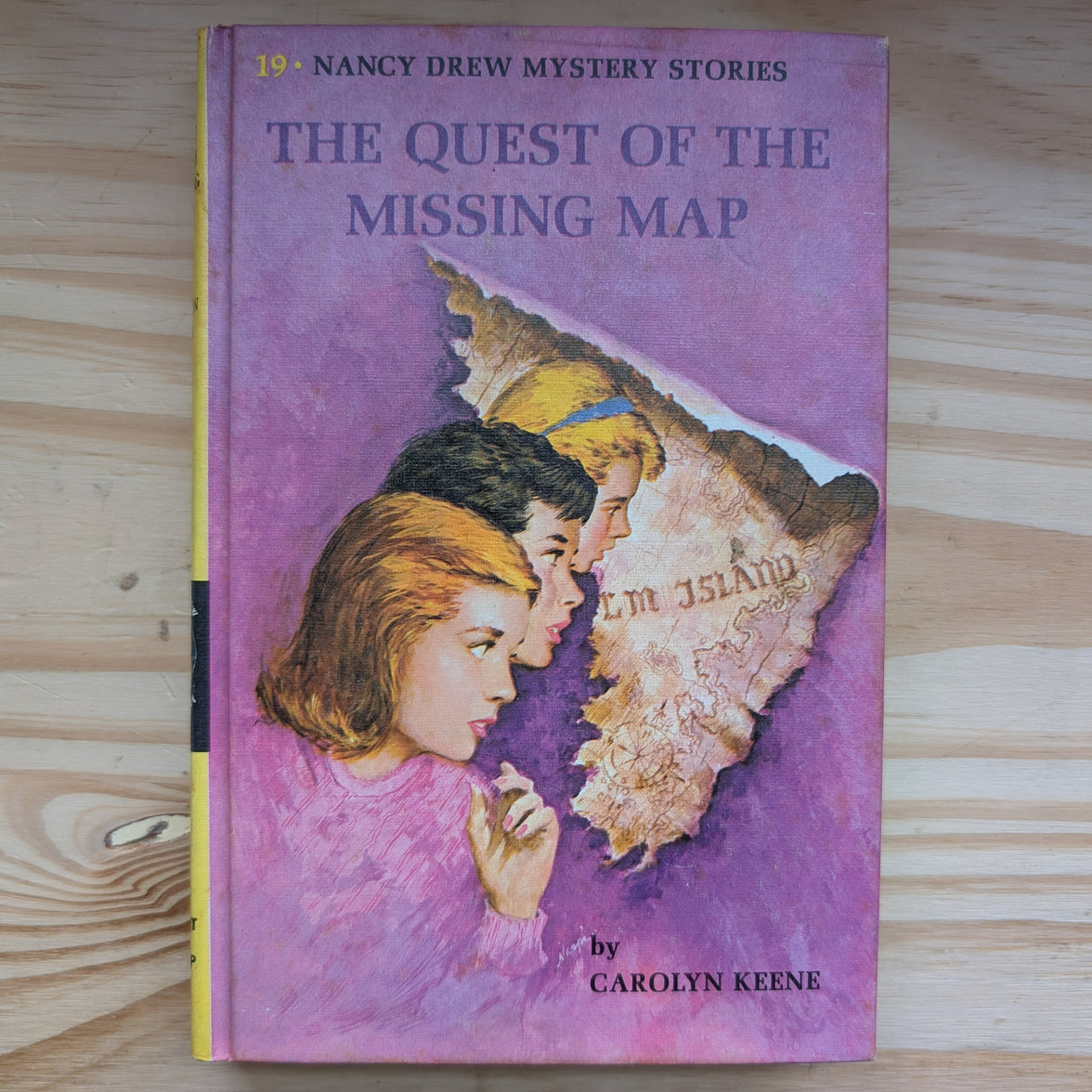 19 The Quest of the Missing Map Nancy Drew Mystery Books 1942/1969 (yn-we) by Grosset & Dunlp, Inc. vintage book cover