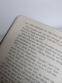 Vintage 1961 Grosset & Dunlap Nancy Drew mystery book The Mystery of the Fire Dragon with white endpages closeup page view