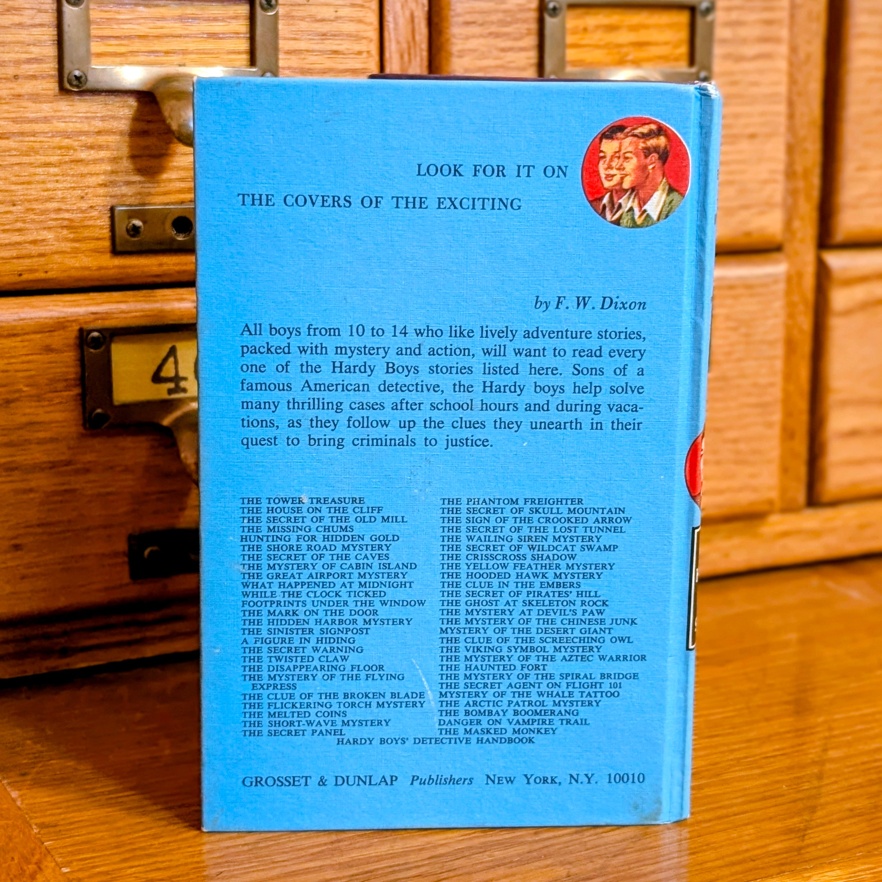 Back cover of vintage 1971 Hardy Boys book The Flickering Torch Mystery by Grosset & Dunlap inc.